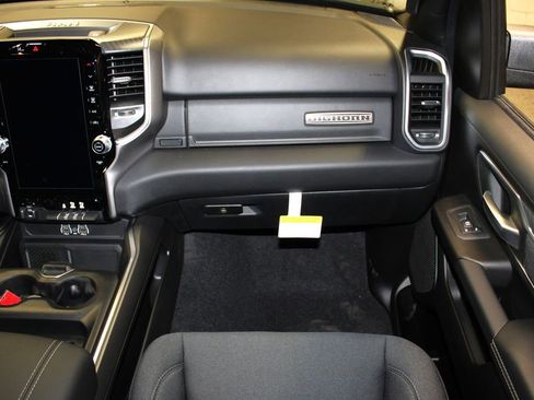 New 2026 RAM 1500 4x4 Crew Cab image 28