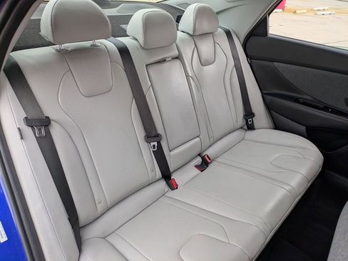 Used 2025 Hyundai Elantra Limited FWD image 27