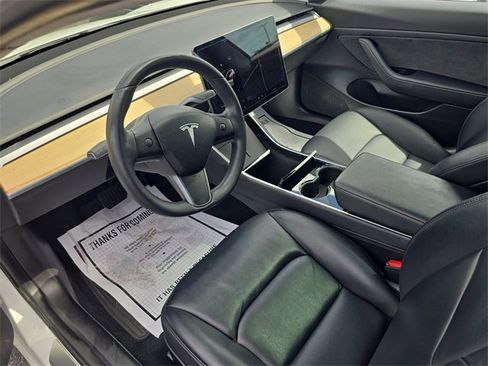 Used 2020 Tesla Model 3 Standard Range Plus image 18
