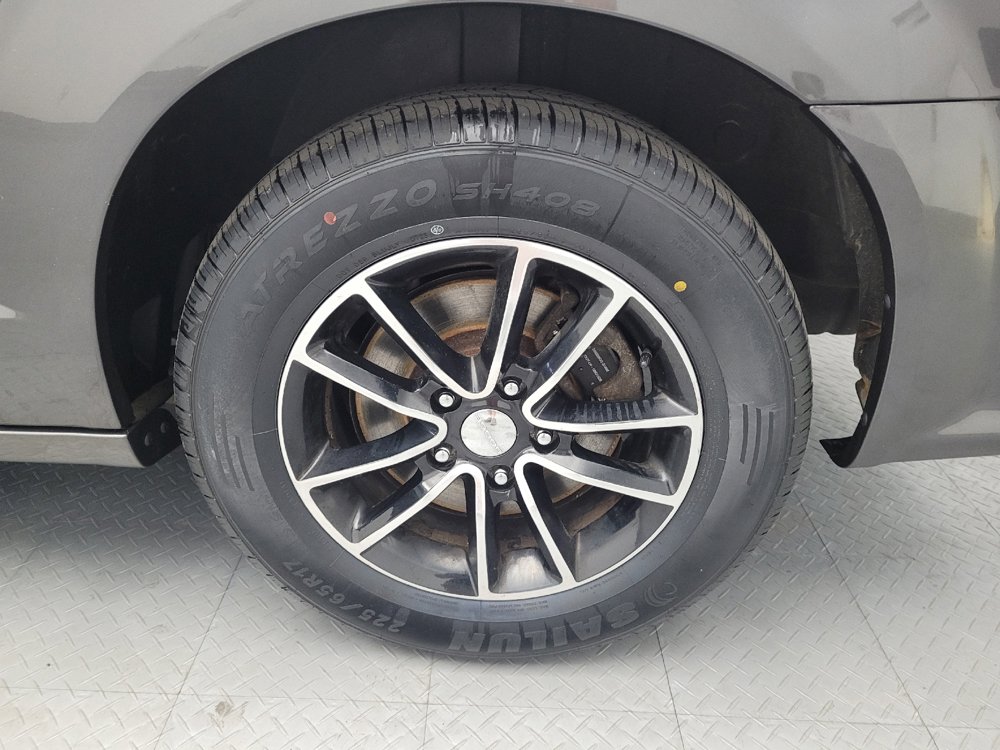 Used 2018 Dodge Grand Caravan SE FWD image 31