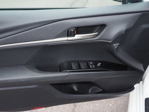 Used 2025 Toyota Camry SE image 11