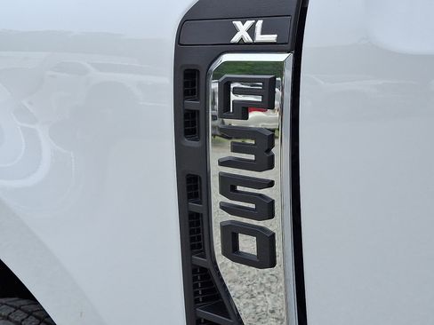 New 2025 Ford F350 XL w/ XL Chrome Package image 11