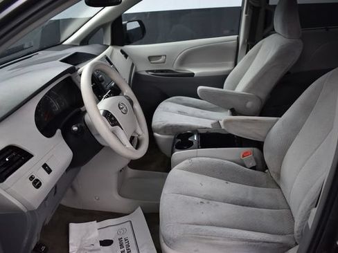 Used 2012 Toyota Sienna LE FWD image 9