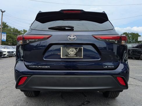 Used 2024 Toyota Highlander LE AWD/4WD image 9