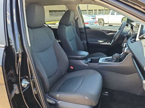 Used 2025 Toyota RAV4 XLE FWD image 18