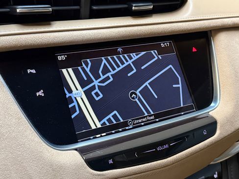 Used 2018 Cadillac XT5 Platinum w/ Driver Assist Package image 30