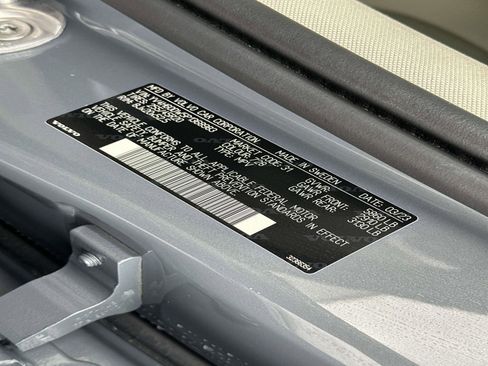 Certified 2023 Volvo XC60 T8 Plus w/ Climate Package image 29