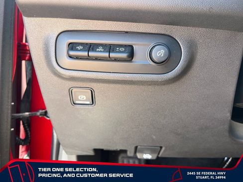 Used 2024 GMC Terrain SLT w/ Tech Package FWD image 18