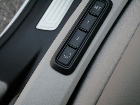 Used 2025 Volkswagen Atlas SEL Premium R-Line AWD/4WD image 33