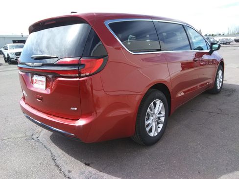 New 2026 Chrysler Pacifica Select AWD/4WD image 5