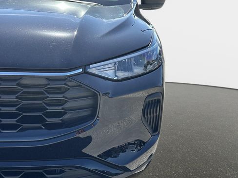 Used 2023 Ford Escape ST-Line w/ Equipment Group 301A image 11