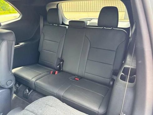 Used 2025 Buick Enclave Sport Touring w/ Power Package FWD image 6