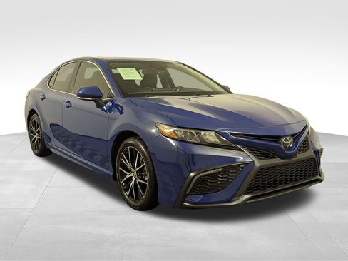 Used 2023 Toyota Camry SE w/ Cold Weather Package FWD image 25