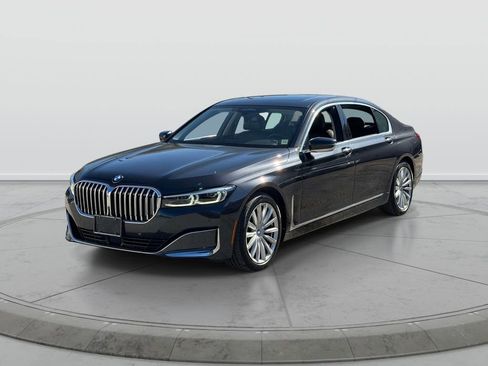 Used 2022 BMW 740i xDrive AWD/4WD image 3