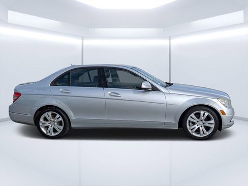 Used 2009 Mercedes-Benz C 300 Sedan image 2