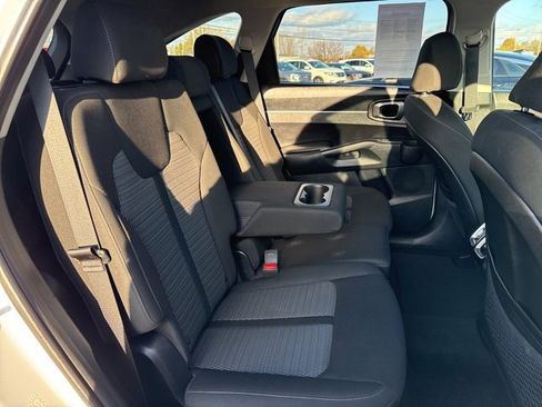 Used 2023 Kia Sorento LX image 41