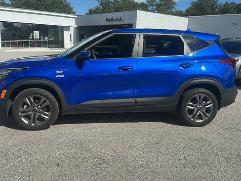 Used 2023 Kia Seltos LX image 4