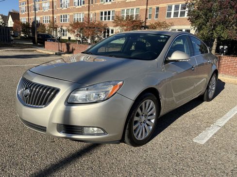 Used 2013 Buick Regal Premium image 12