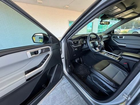 Used 2023 Ford Explorer XLT w/ Equipment Group 202A image 10