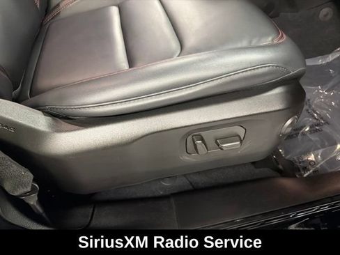 Used 2024 Jeep Gladiator Rubicon AWD/4WD image 11