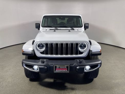 Used 2025 Jeep Wrangler Unlimited Sahara AWD/4WD image 8