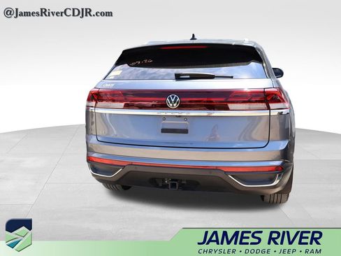 Used 2024 Volkswagen Atlas Cross Sport SE FWD image 23