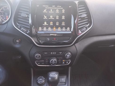 Used 2019 Jeep Cherokee Limited image 8