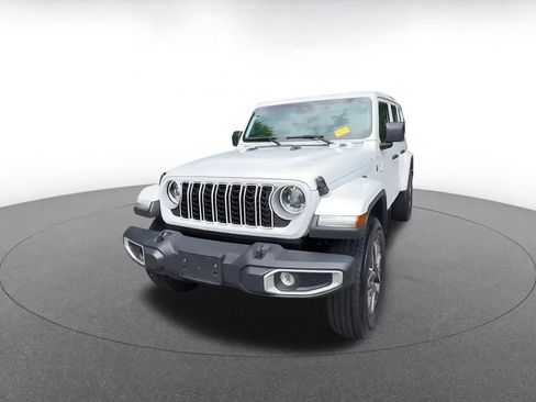 Used 2025 Jeep Wrangler Unlimited Sahara AWD/4WD image 6