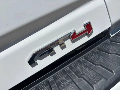 Used 2025 GMC Sierra 2500 AT4 w/ AT4 Premium Plus Package AWD/4WD image 10