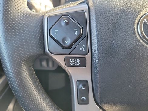 Used 2018 Toyota Tacoma SR5 image 5