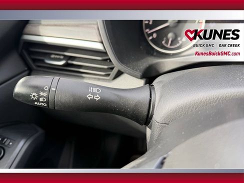 Used 2025 Nissan Altima 2.5 SV image 12