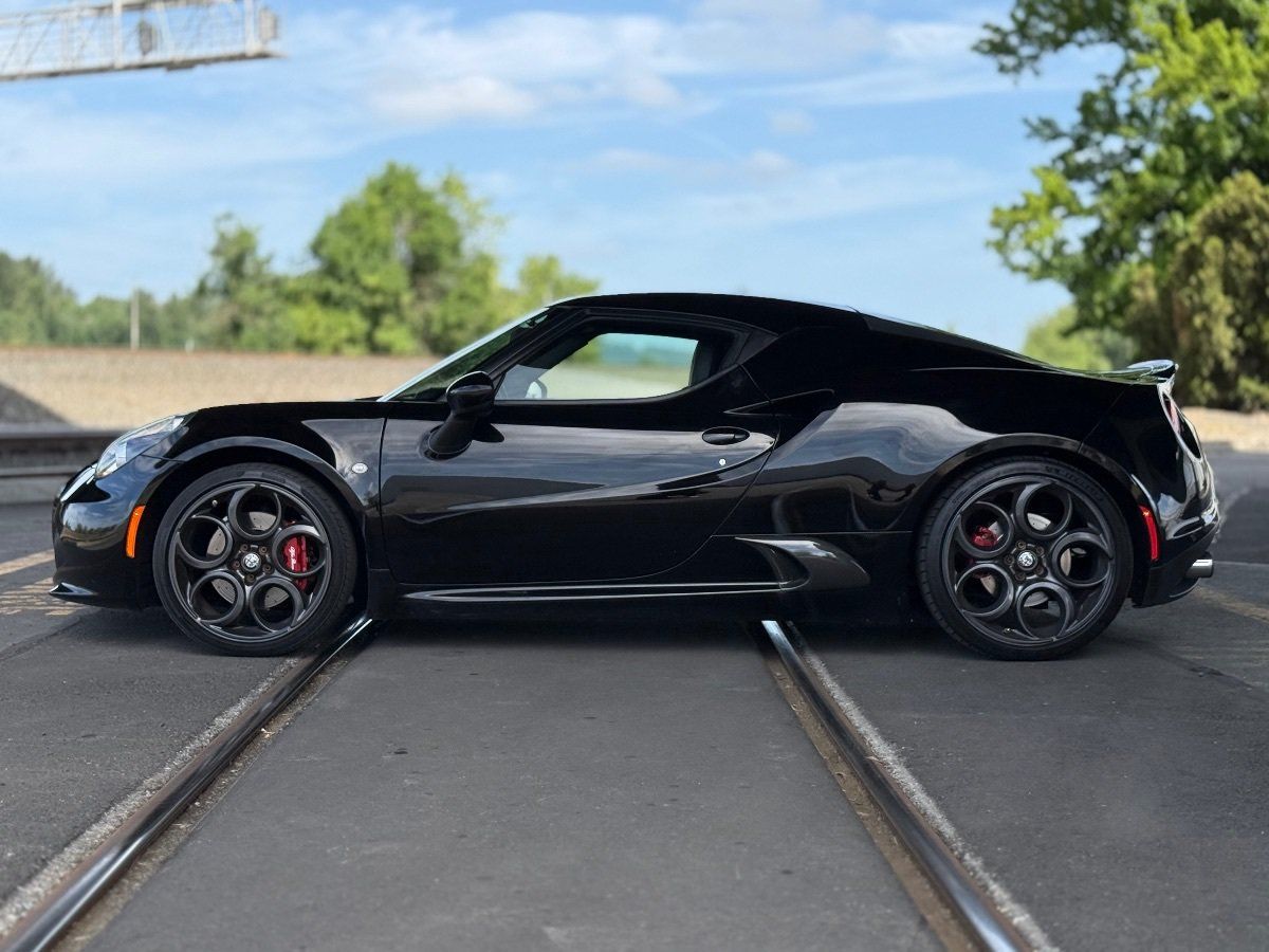 Used 2018 Alfa Romeo 4C Coupe w/ Convenience Group - Coupe RWD image 8