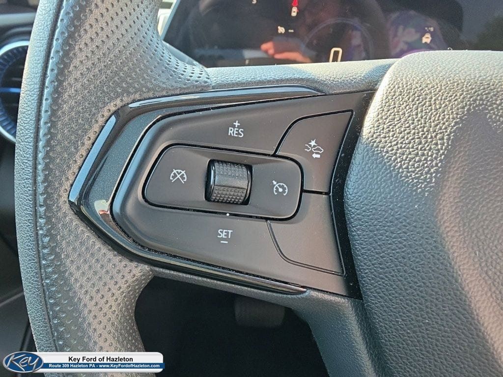 Used 2025 Chevrolet Trax LT FWD image 26