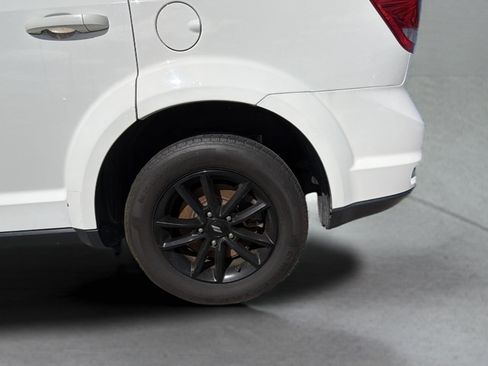 Used 2019 Dodge Journey SE image 32