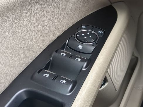 Used 2019 Ford Fusion SEL FWD image 22
