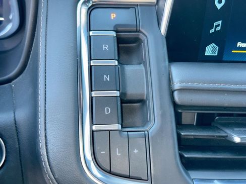 Used 2024 Chevrolet Suburban High Country AWD/4WD image 23