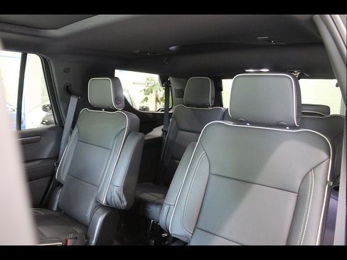 Used 2026 Chevrolet Tahoe Premier w/ Sun And Tow Package AWD/4WD image 17