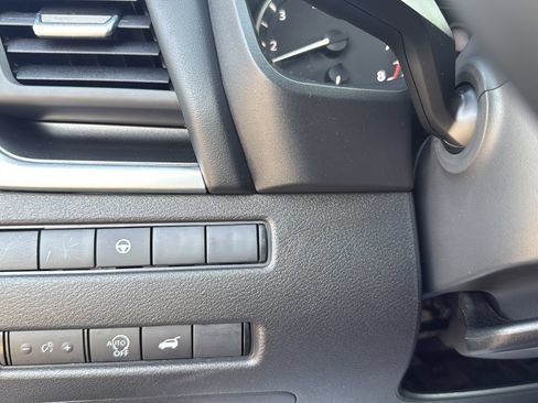 Used 2025 Nissan Rogue SV FWD image 18
