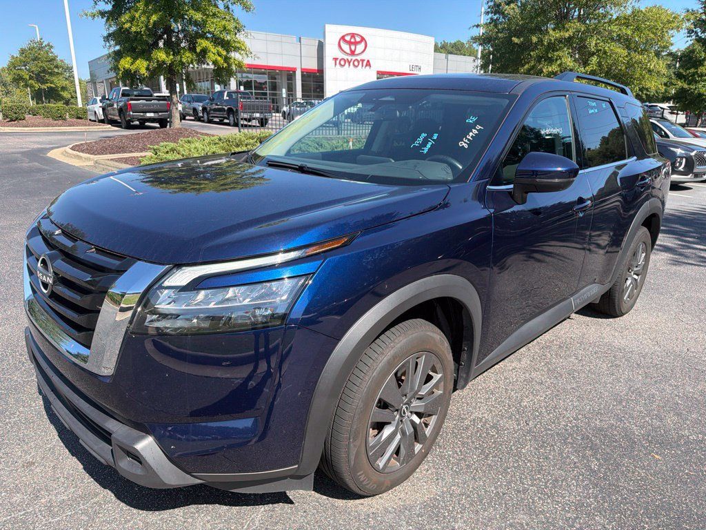 Used 2025 Nissan Pathfinder SV FWD image 1