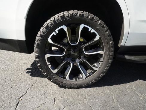 Used 2024 GMC Yukon AT4 w/ Technology Package image 39