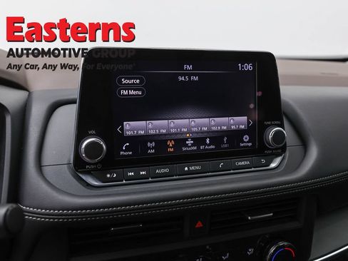 Used 2023 Nissan Rogue S AWD/4WD image 19