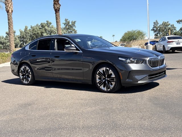 Used 2026 BMW 540i xDrive w/ Premium Package AWD/4WD image 4