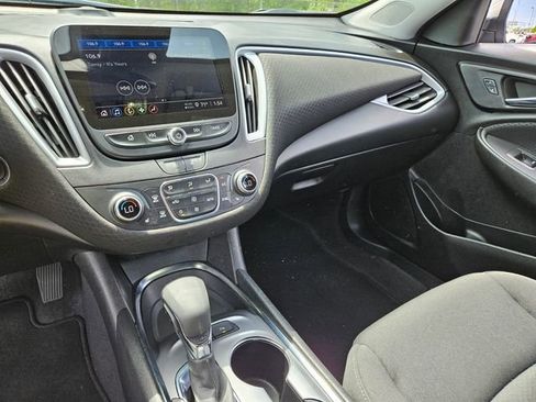 Used 2024 Chevrolet Malibu LT image 21