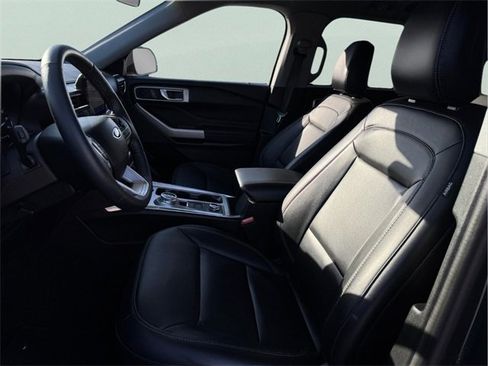 Used 2023 Ford Explorer XLT w/ Equipment Group 202A image 15