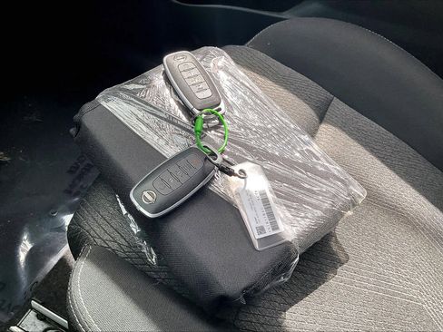 Used 2025 Nissan Rogue SV FWD image 15