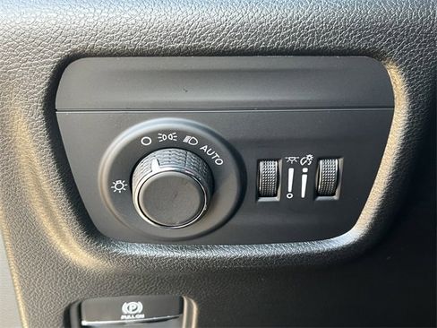 New 2025 Jeep Grand Cherokee Altitude image 16