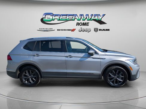 Used 2024 Volkswagen Tiguan SE AWD/4WD image 7