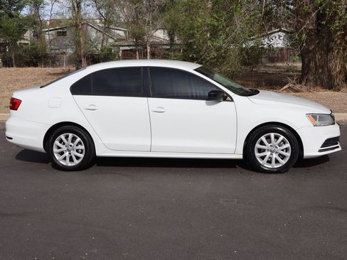 Used 2015 Volkswagen Jetta SE image 3
