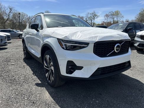 New 2025 Volvo XC40 B5 Plus w/ Protection Package Premier image 2