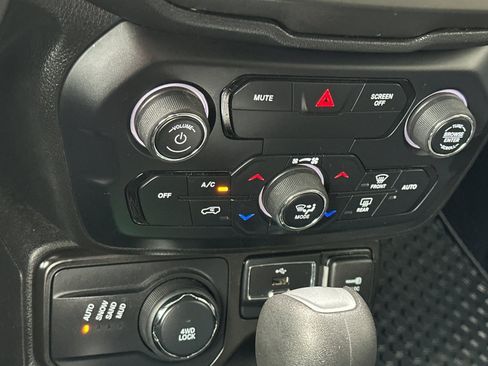 Used 2020 Jeep Renegade Altitude image 22